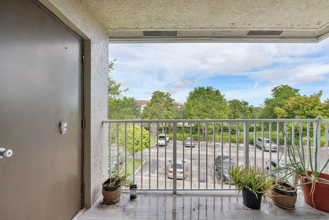 5011 Wiles Road Unit 303, Coconut Creek, FL 33073 photo 17