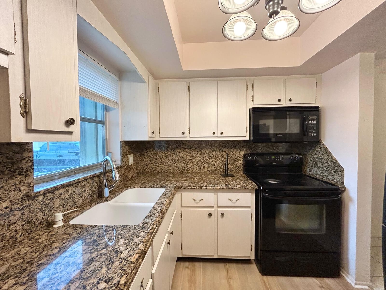 2854 E Ashley Dr Drive E B — photo 2