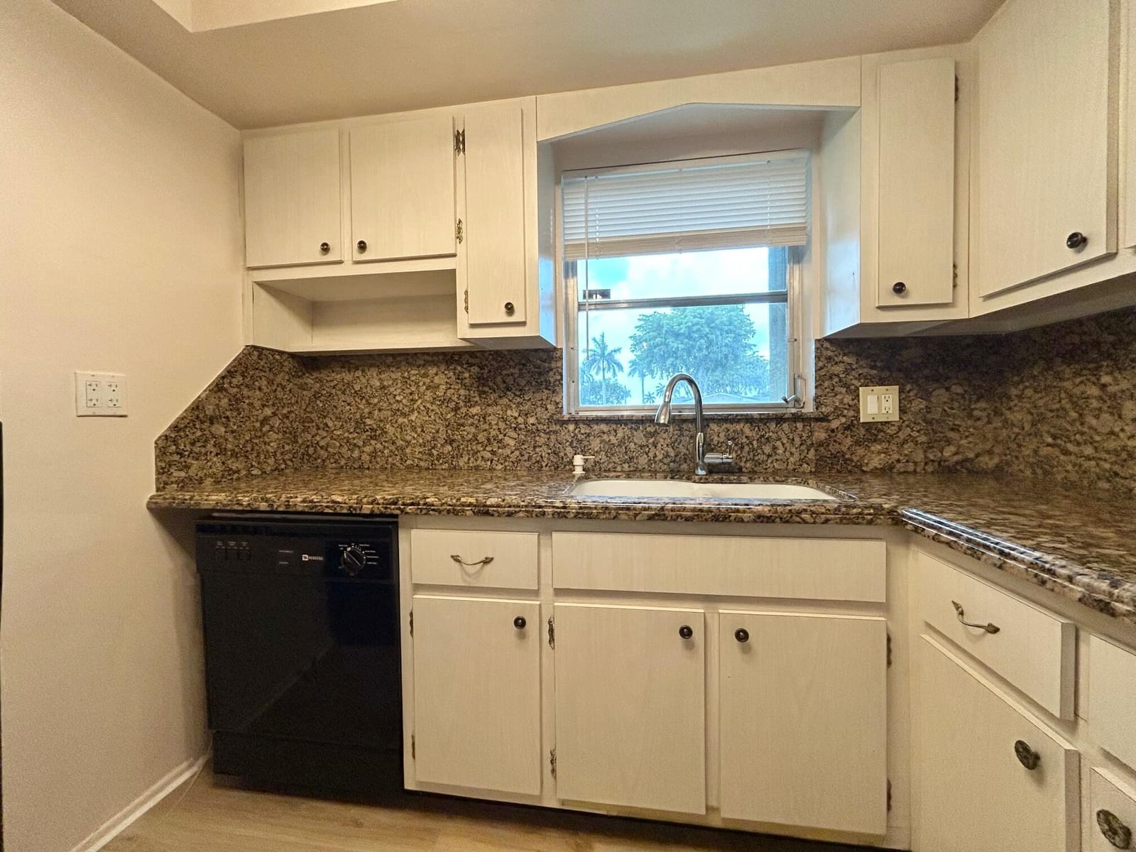 2854 E Ashley Dr Drive E B — photo 3
