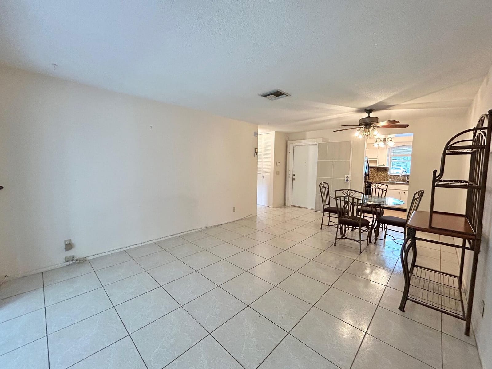 2854 E Ashley Dr Drive E B — photo 4