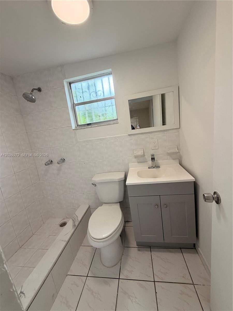 2420 NW 31st Street 3 — photo 8