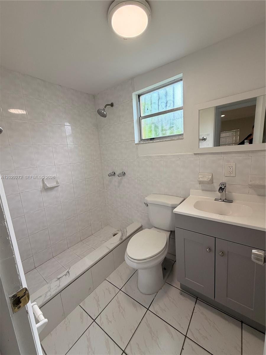 2420 NW 31st Street 3 — photo 9