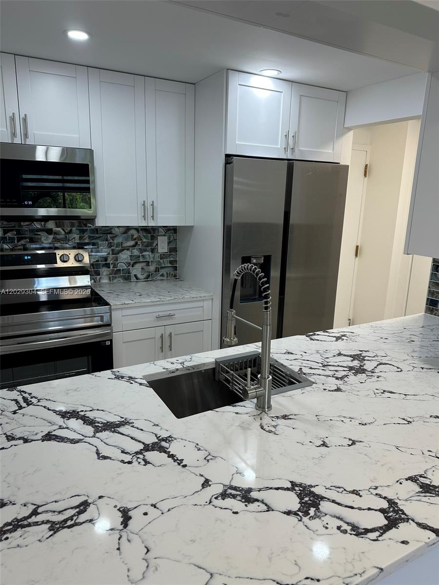 5280 NW 7th Street 306, Miami, FL 33126, Miami
