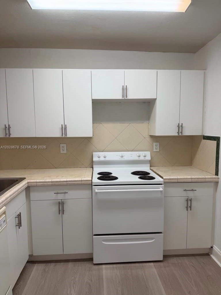 492 NW 165th St Road C-211, Miami, FL 33169 photo 13
