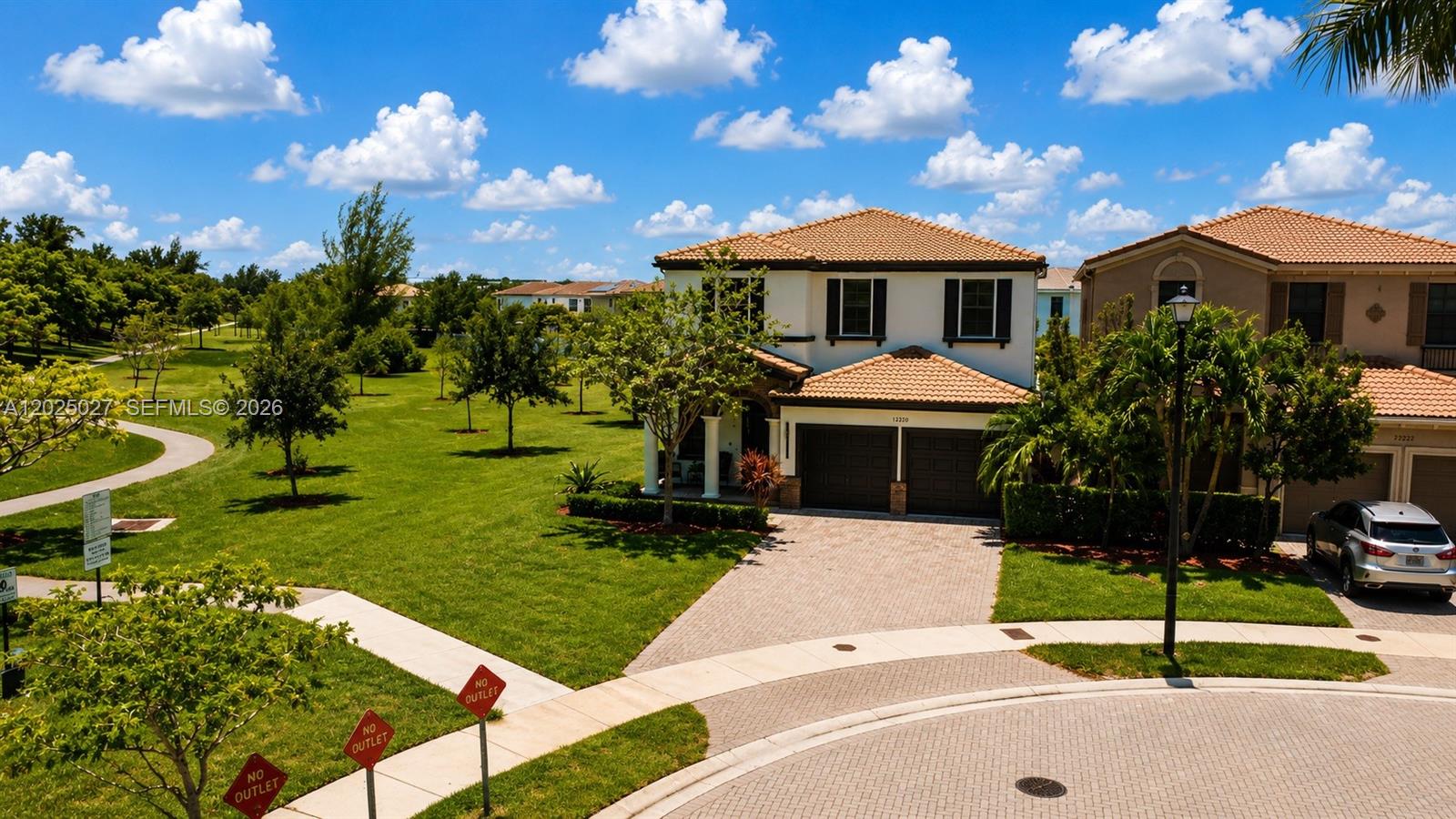 19220 NE 9th Place, Miami, FL 33179 photo 2