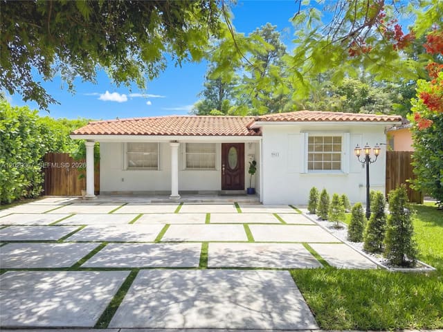 3911 SW 61 Avenue, sold in Central Miami Pt 1, Miami, FL