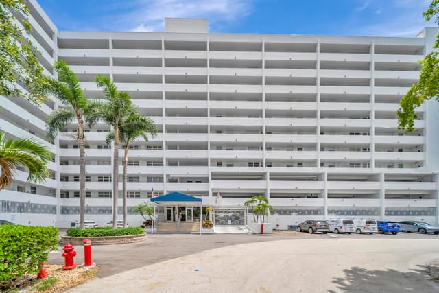 3100 NE 49 Street 403, Fort Lauderdale, FL 33308