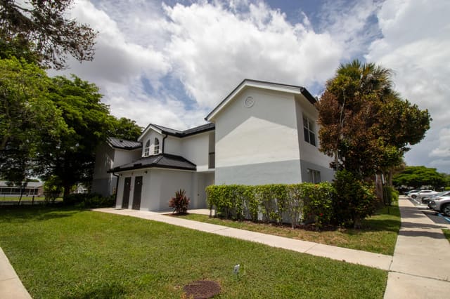 7610 Westwood Drive 102, Tamarac, FL 33321