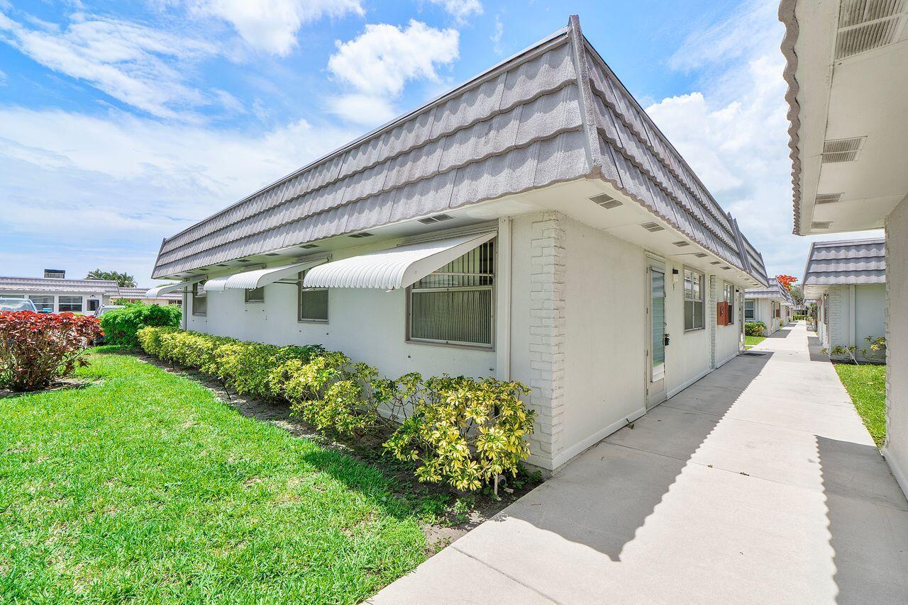 9 Valencia Trail, Delray Beach, FL 33446, Delray Beach