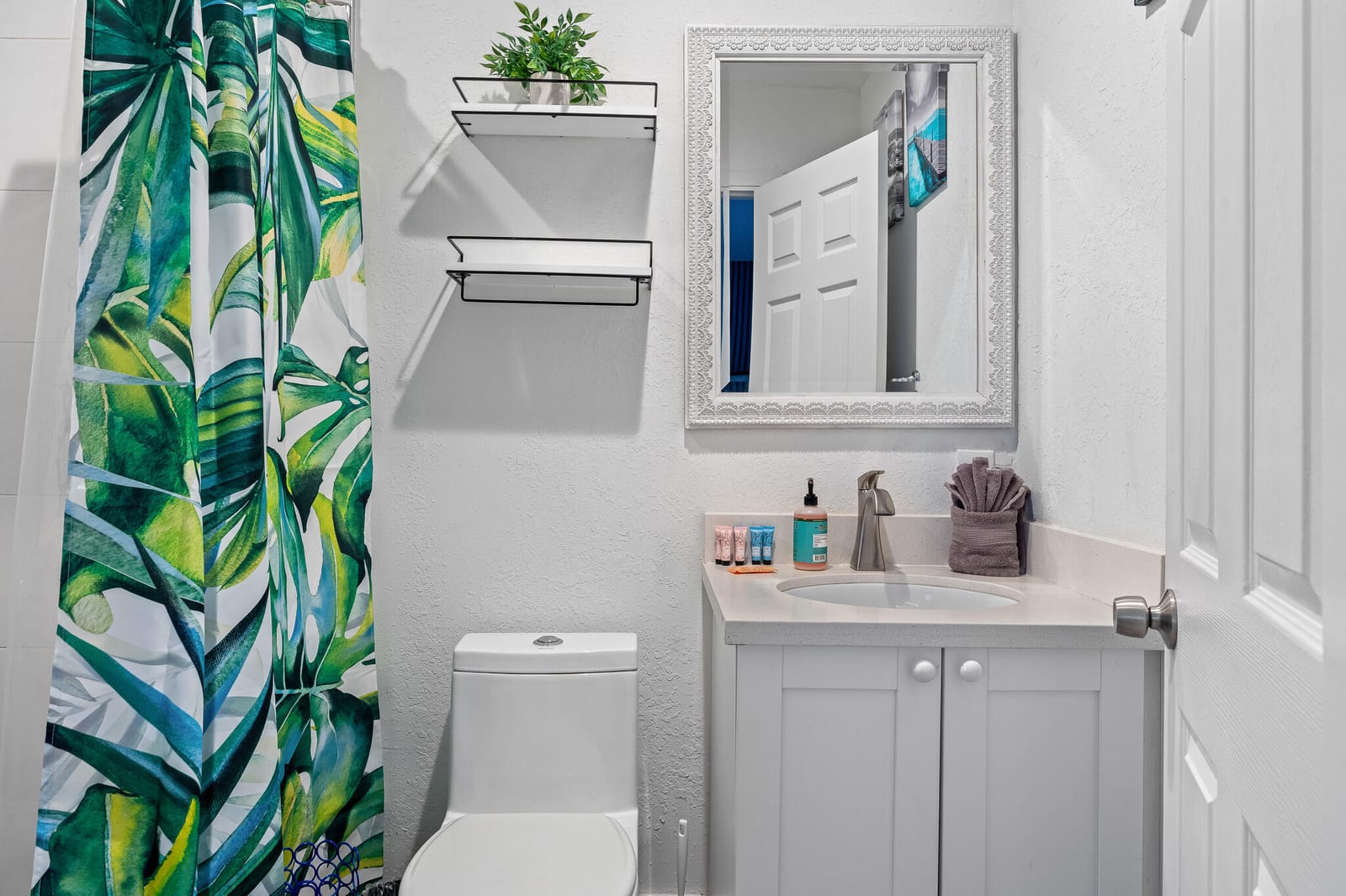 3961 NE 10th Avenue — photo 2