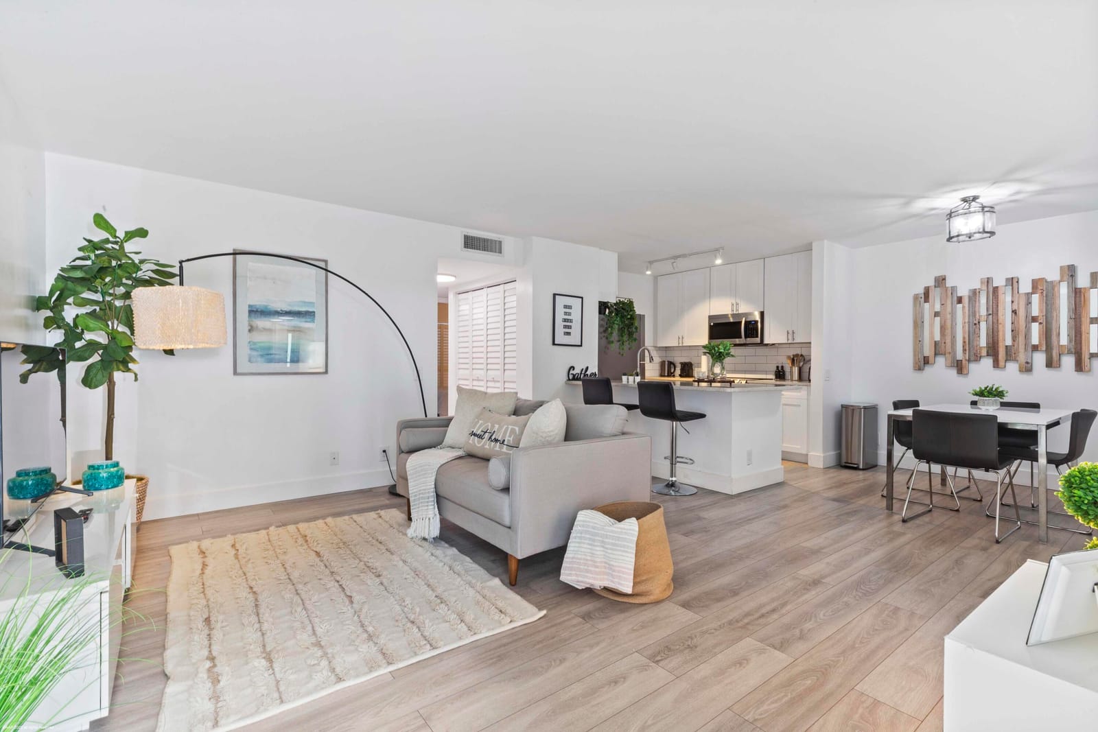 711 Forest Club Drive 108 — photo 4