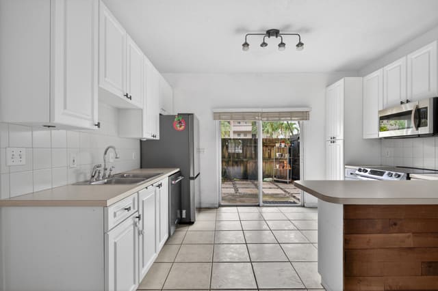 4902 Washington Street 4, Hollywood, FL 33021