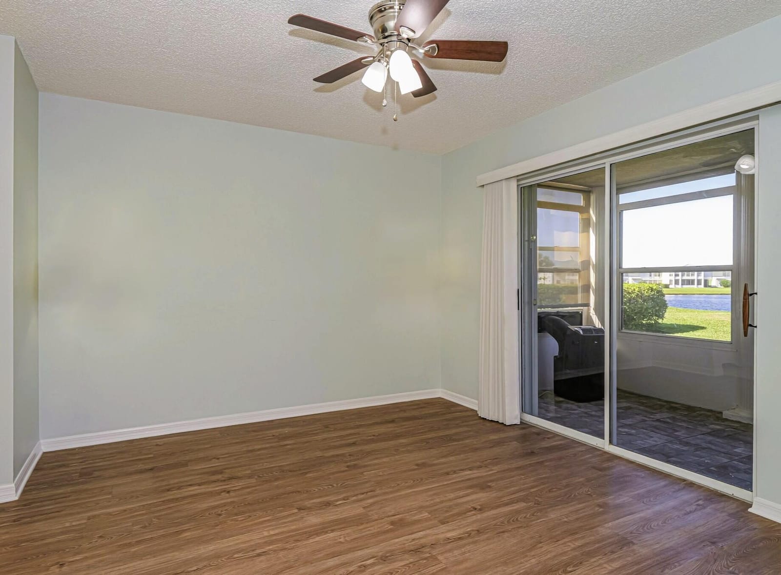 464 Grove Isle Circle 464 — photo 3