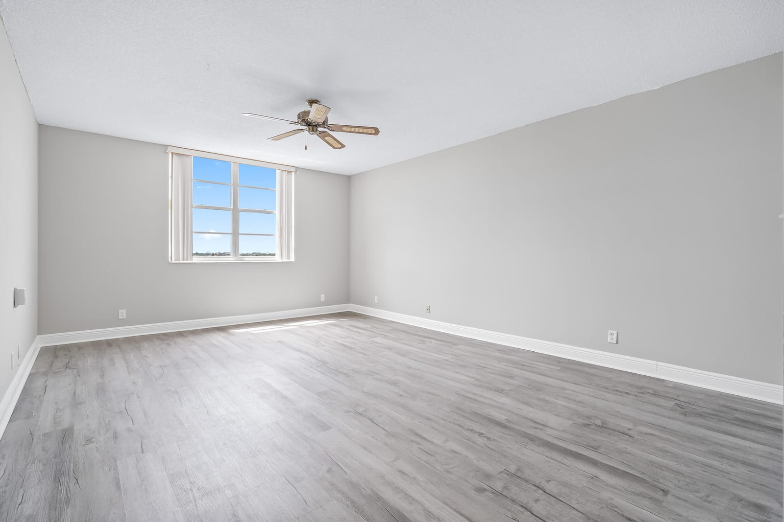 2851 S Ocean 0026 — photo 8