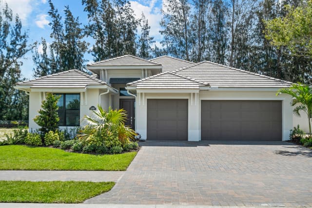 692 Ravens Landing Drive, Vero Beach, FL 32968