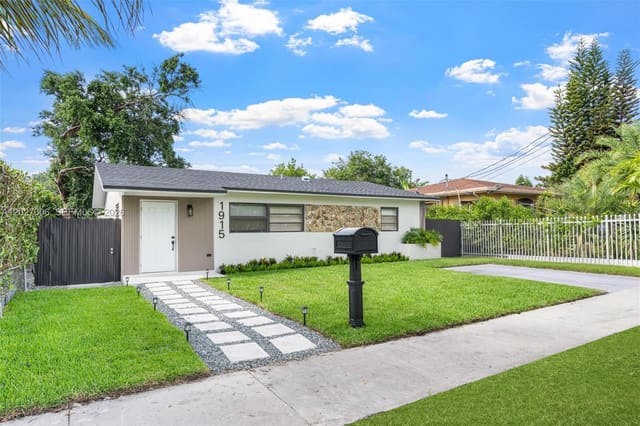 1915 NW 86th Street, sold in Everglades Ave Hts Addn, Miami, FL