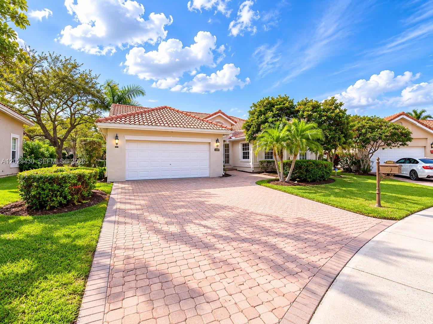 569 Spinnaker, Weston, FL 33326, Weston