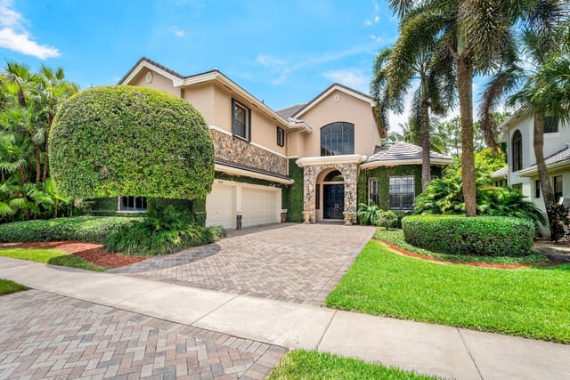 10380 Trianon Place, Versailles, Wellington, FL