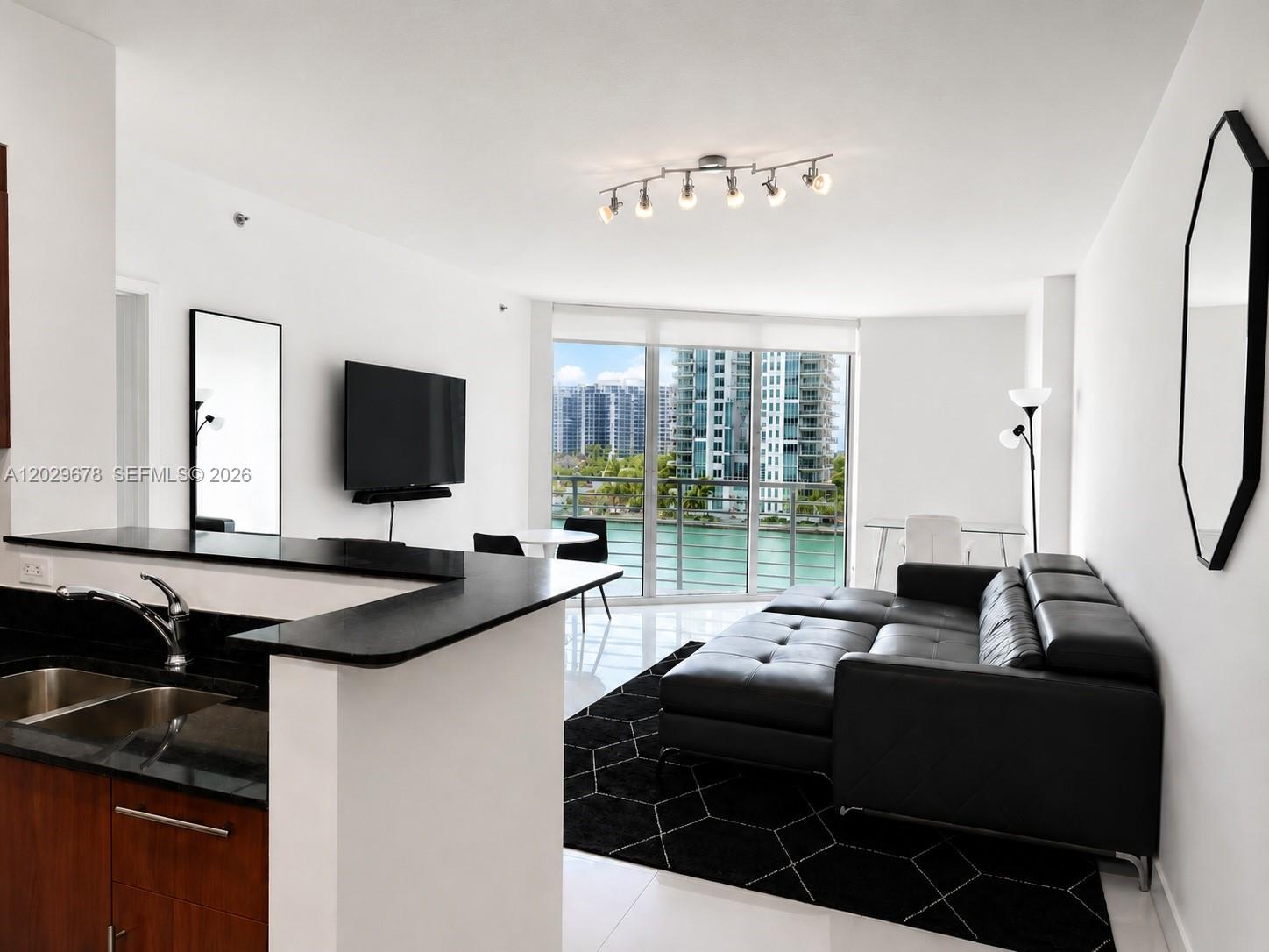 325 S Biscayne Boulevard 717, Miami, FL 33131, Miami