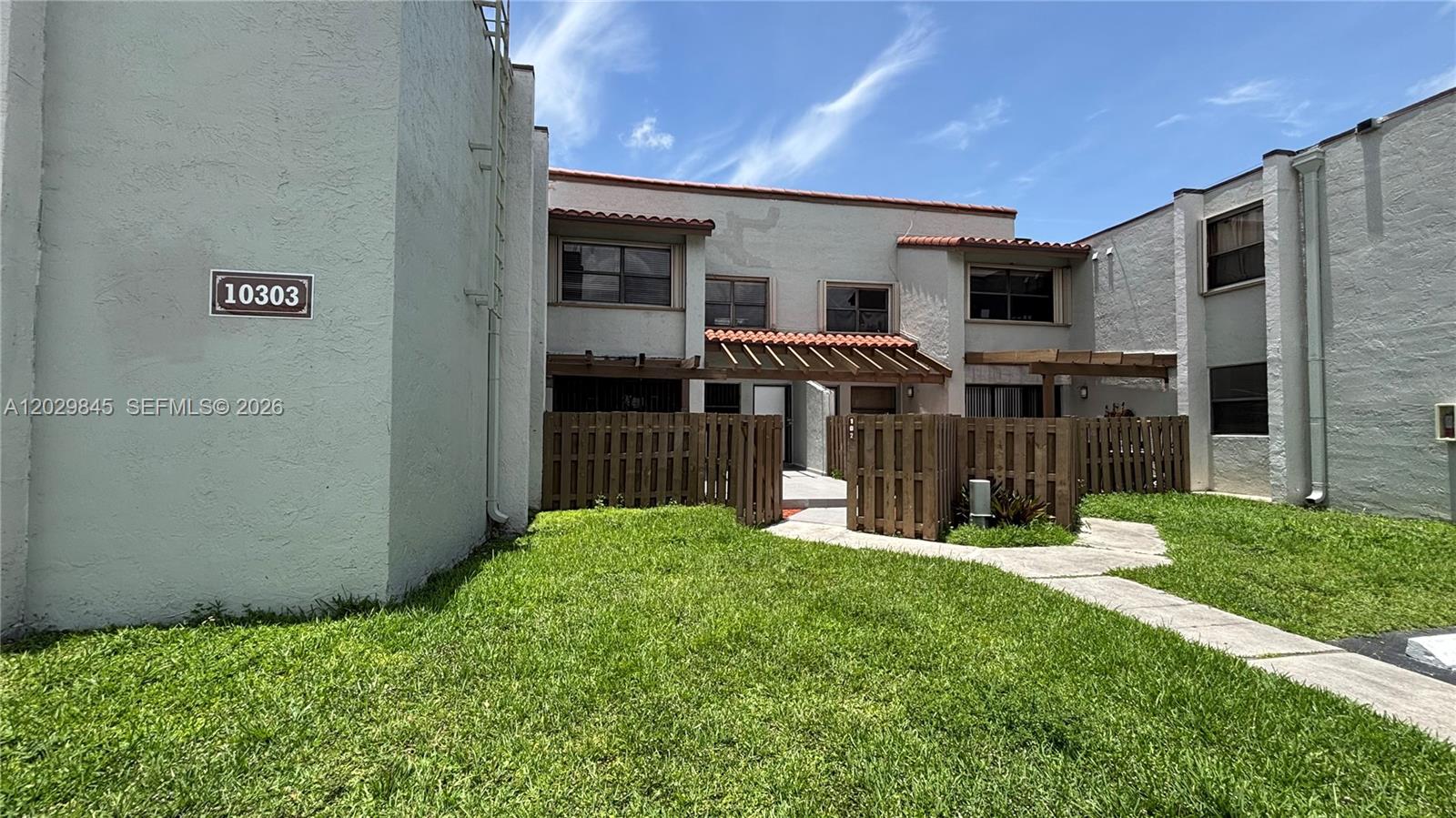 10303 NW 9th St Circle 10216, Miami, FL 33172, Miami