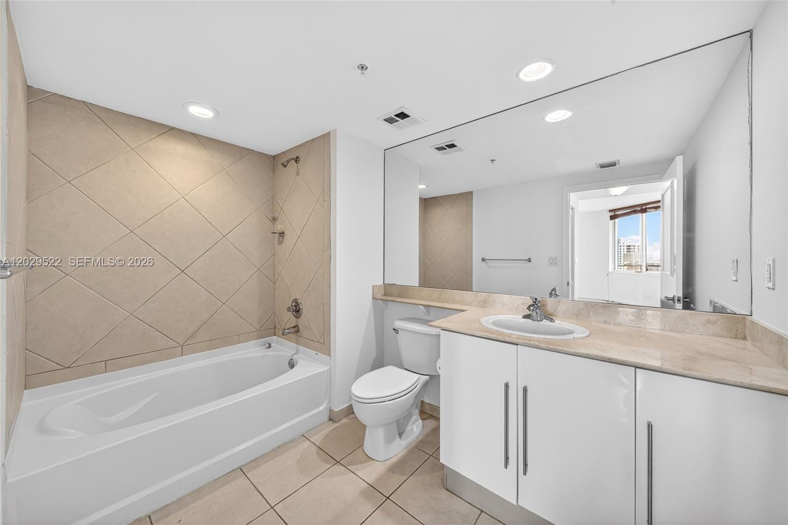 325 S Biscayne Boulevard 2219, Miami, FL 33131 photo 17