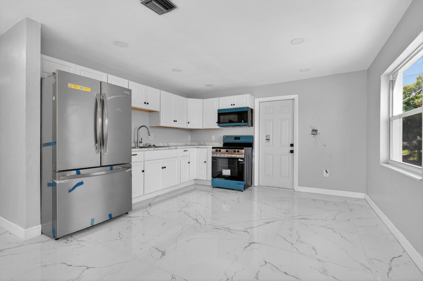 245 SW 11th Avenue — photo 9