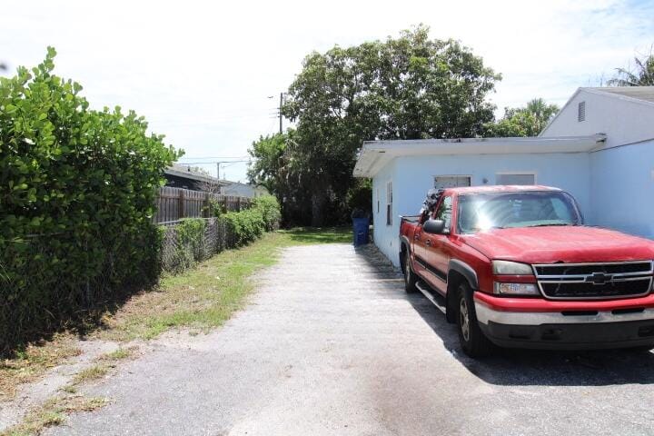 1417 W 32nd Street — photo 3