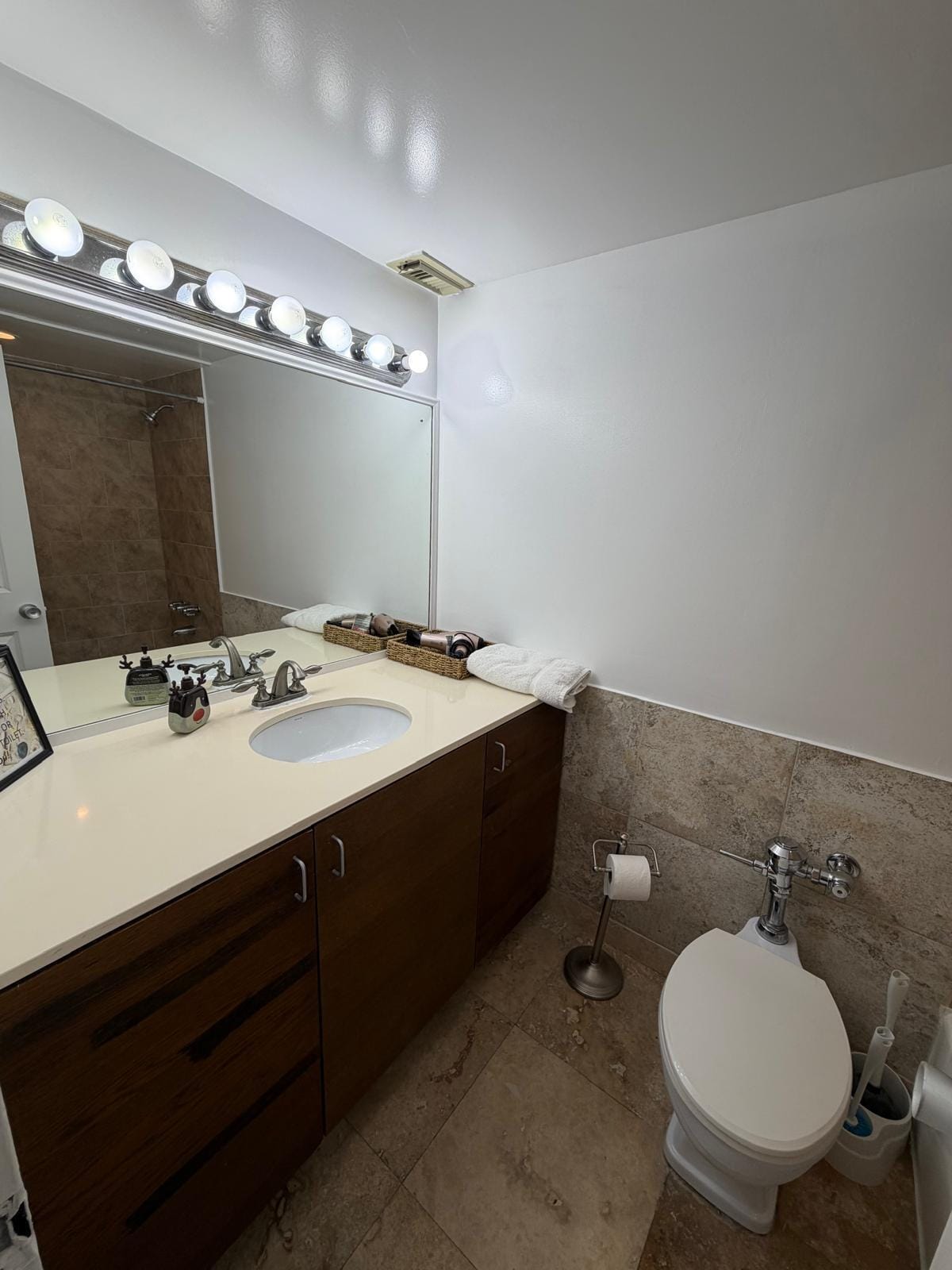 26 Diplomat Parkway 2880 — photo 10
