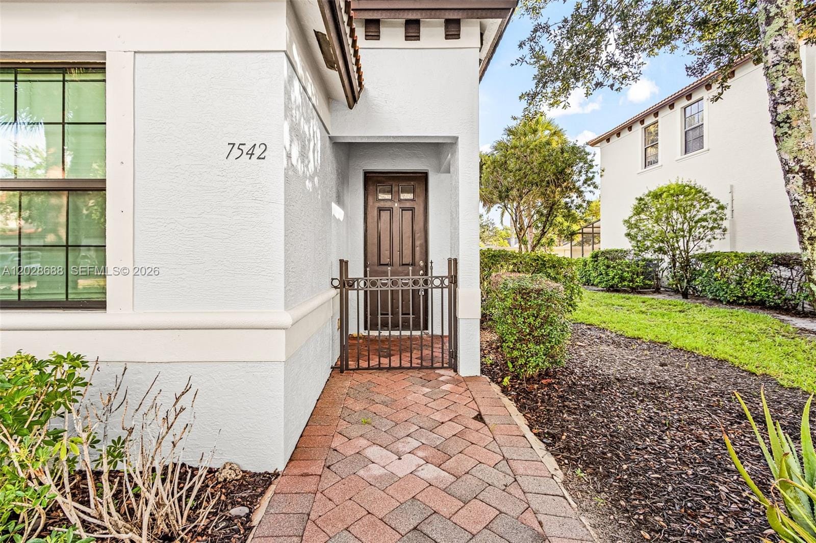7542 Bristol Circle, Naples, FL 34120 photo 2