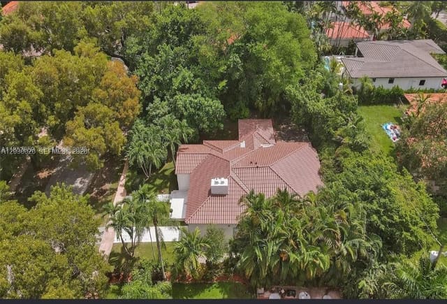 528 Sevilla Avenue, Coral Gables Biltmore, Coral Gables, FL
