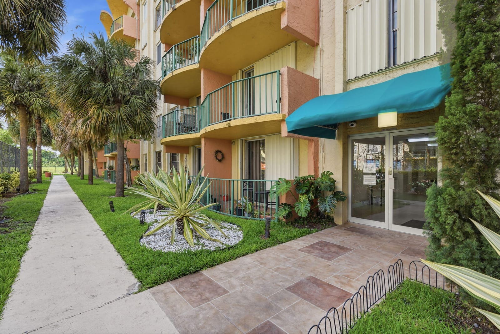 9360 Fontainebleau Boulevard Apt 310, Miami, FL 33172 photo 1