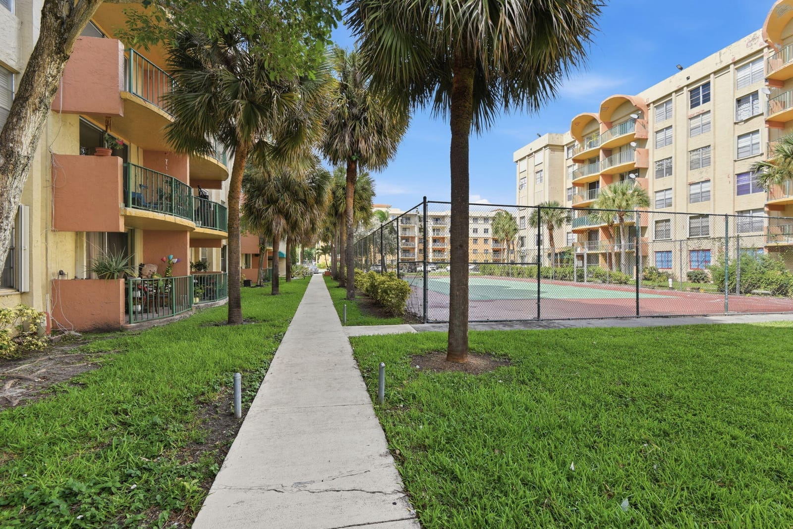 9360 Fontainebleau Boulevard Apt 310, Miami, FL 33172 photo 2