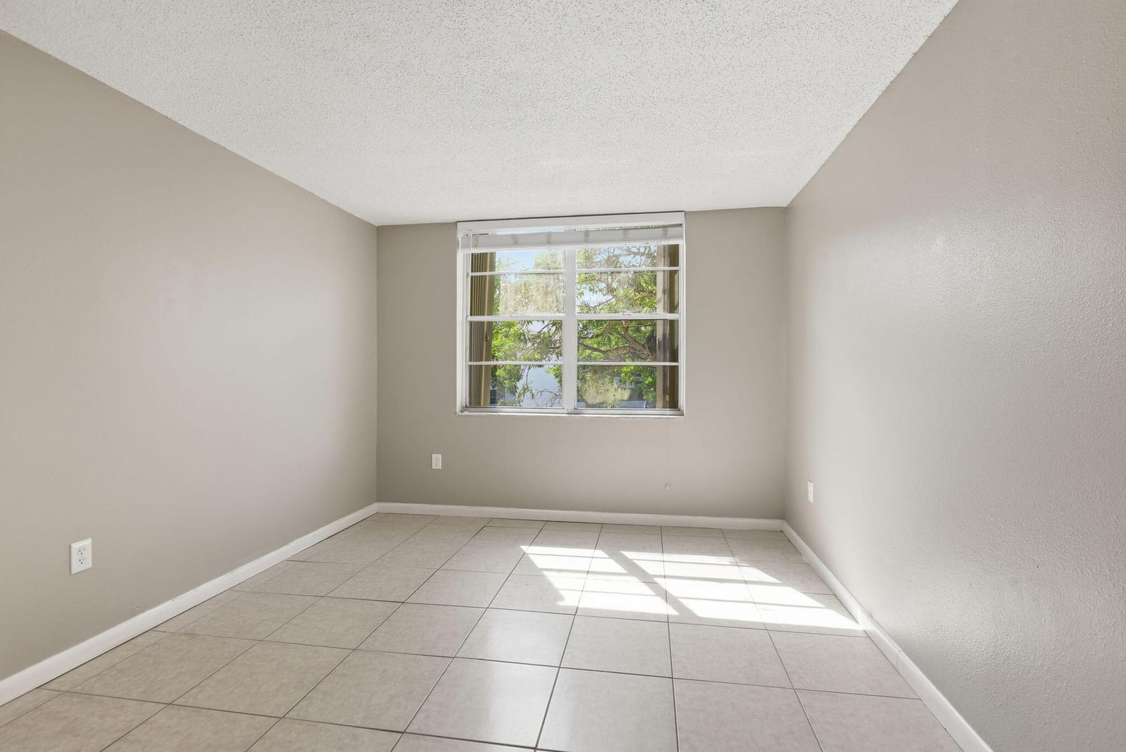 9360 Fontainebleau Boulevard Apt 310, Miami, FL 33172 photo 7