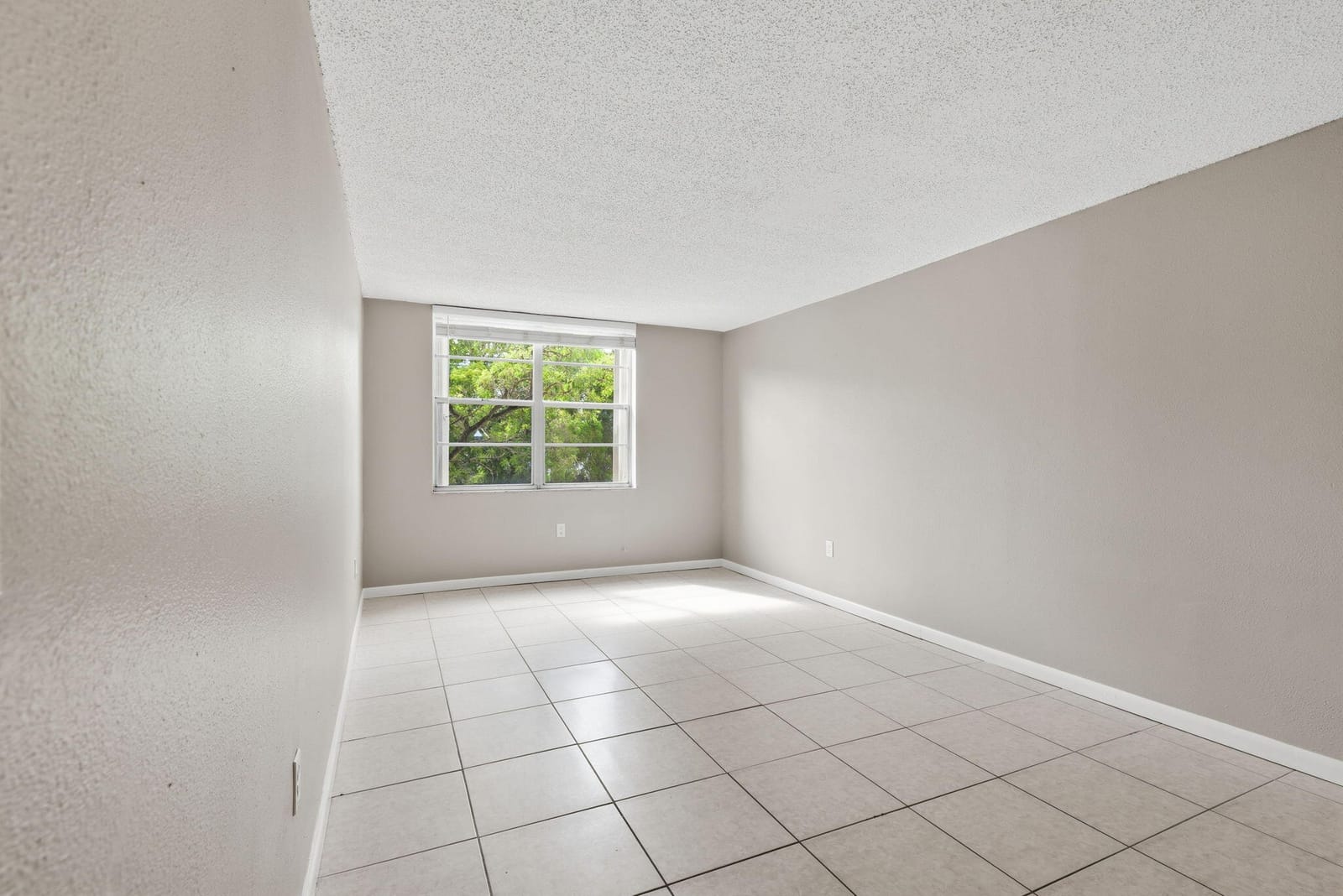 9360 Fontainebleau Boulevard Apt 310, Miami, FL 33172 photo 9