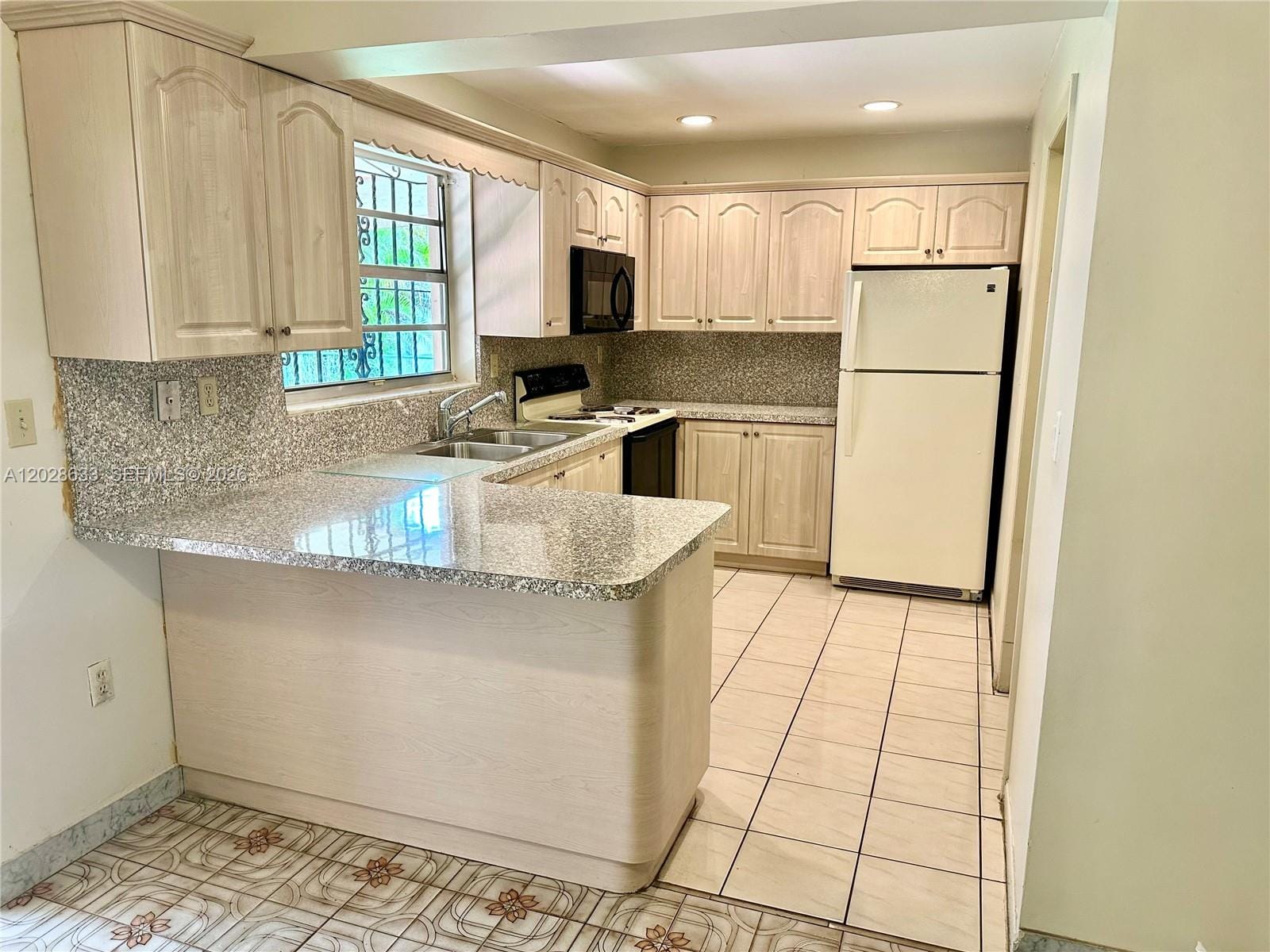 900 SW 104th Avenue 25B, Miami, FL 33174 photo 2