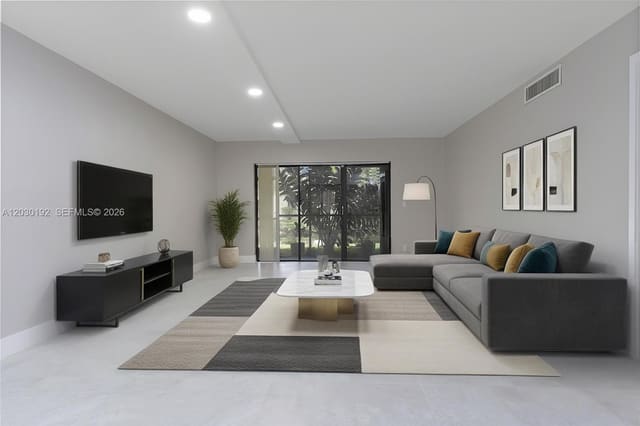 193 Lakeview Drive 103, Weston, FL 33326