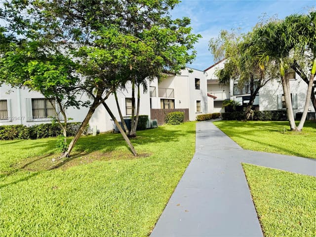 9429 Fontainebleau Boulevard 20133, Miami, FL 33172