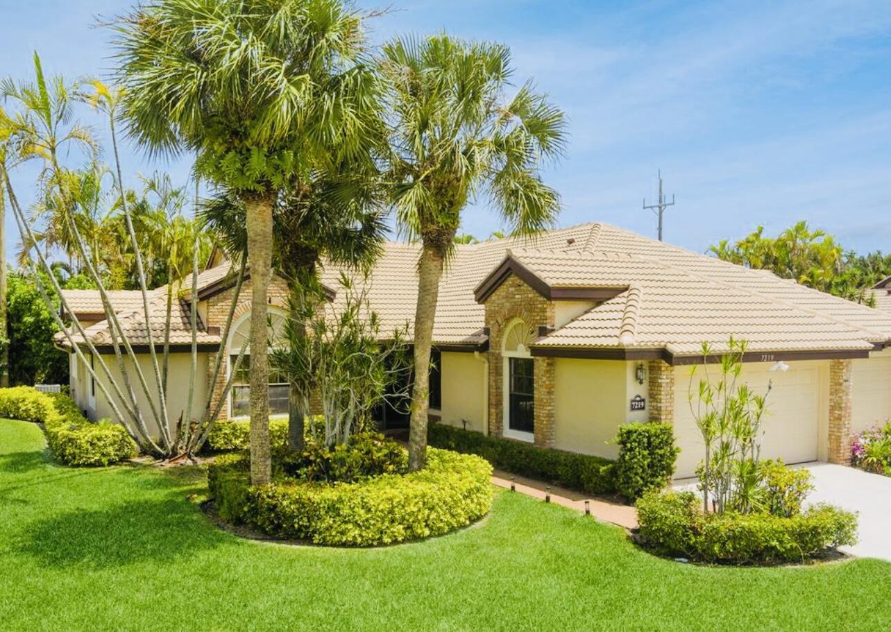 7219 Le Chalet Boulevard, Boynton Beach, FL 33472