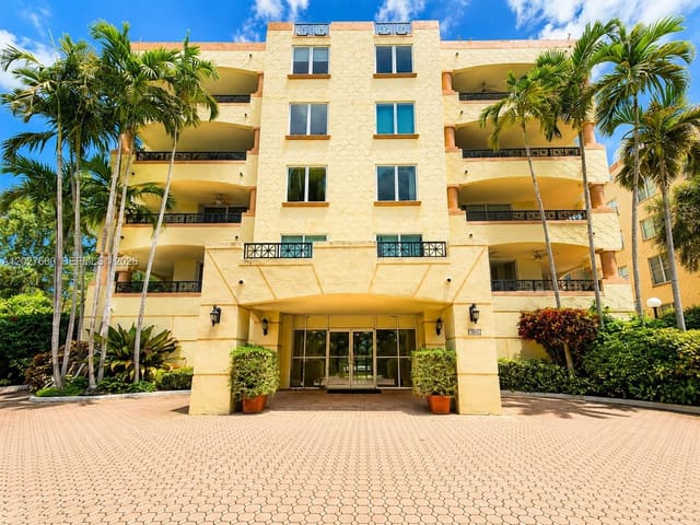 1834 Brickell Avenue 43, Villa Brickell, Miami, FL