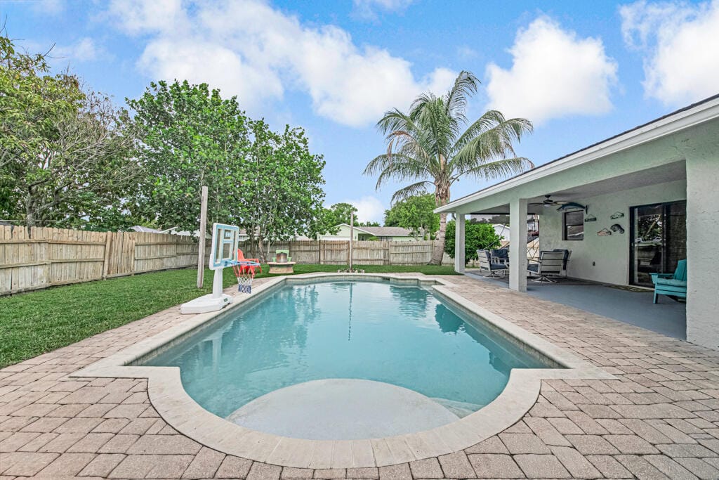 100 Greenwood Court, Royal Palm Beach, FL 33411 photo 4