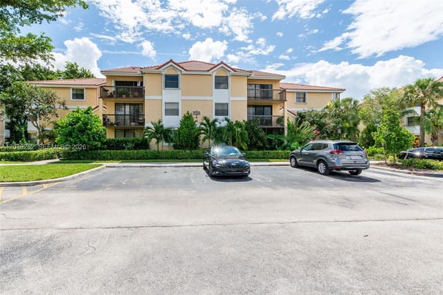 5721 Riverside Drive 202B5, Coral Springs, FL 33067