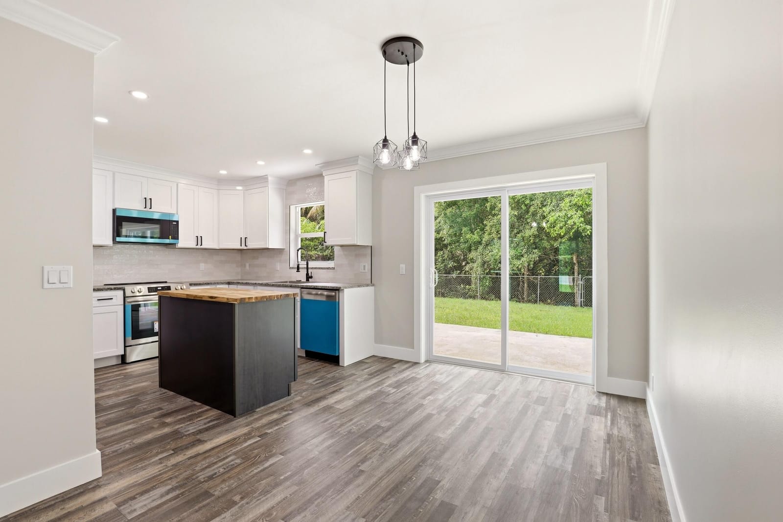 15409 Los Angeles Drive — photo 11