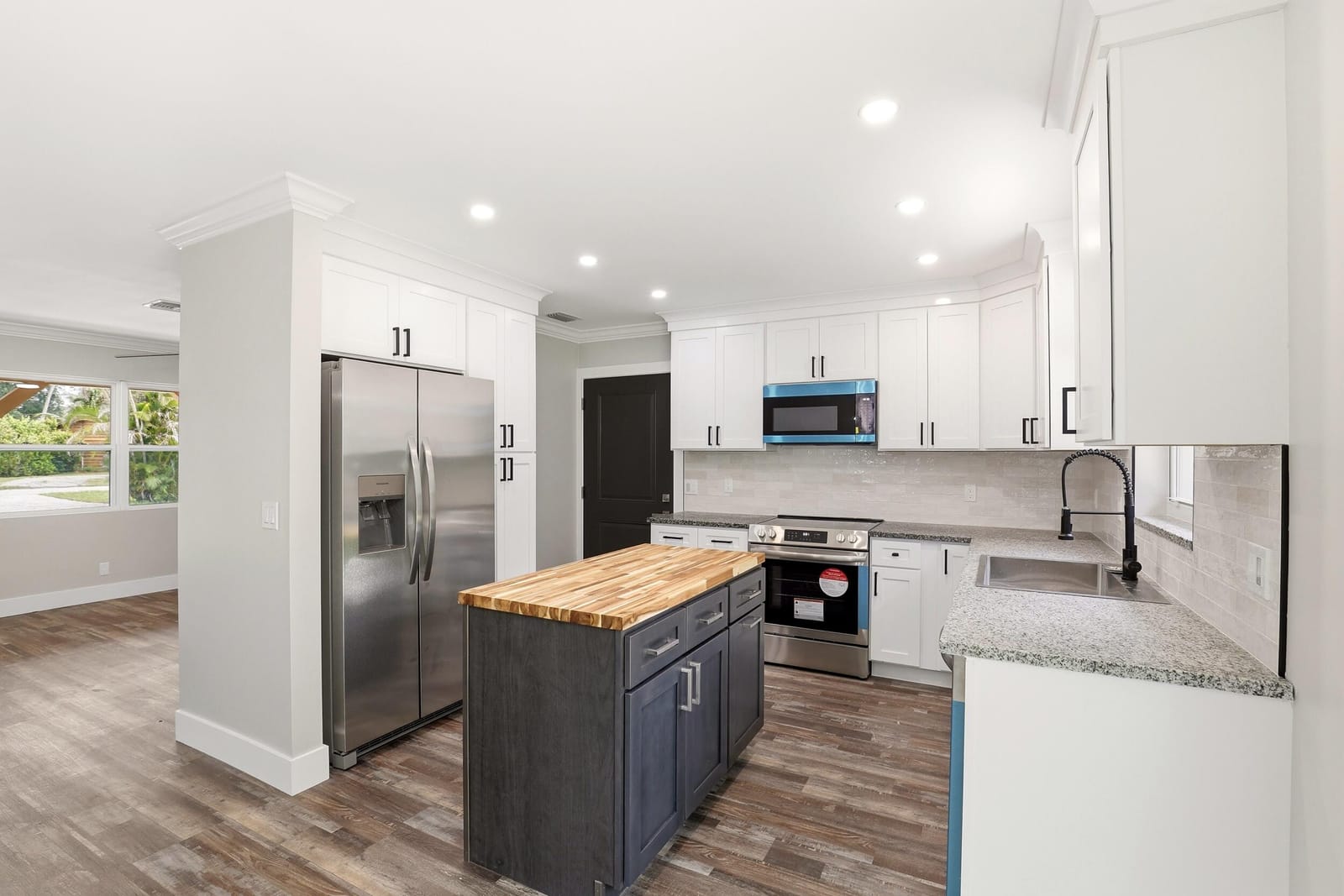 15409 Los Angeles Drive — photo 12
