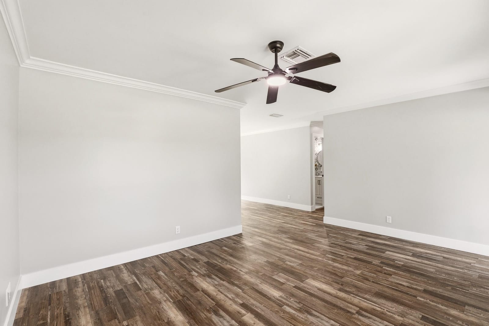 15409 Los Angeles Drive — photo 8