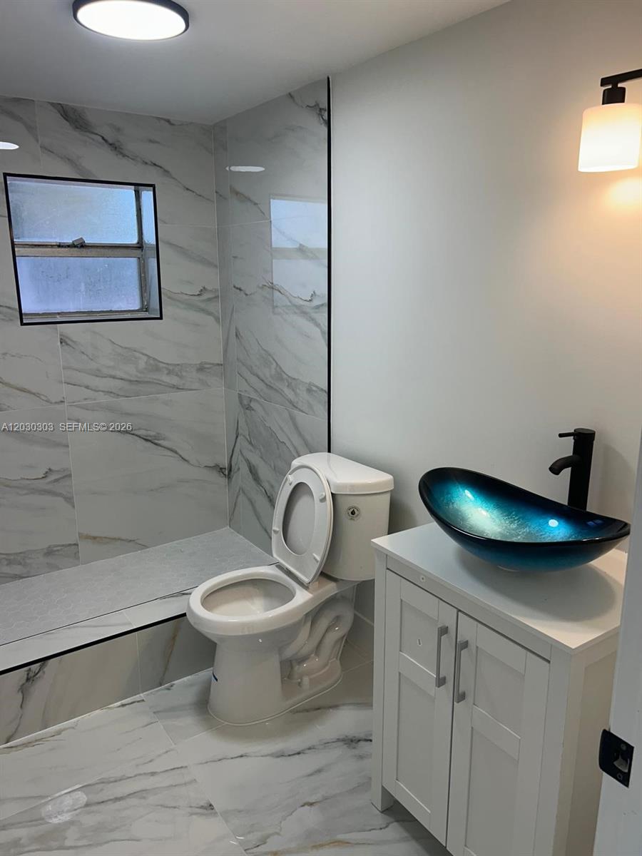 8600 NW 32nd Avenue, Miami, FL 33147, Miami
