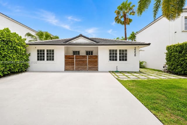 2558 NE 206th Terrace, Aventura, FL 33180