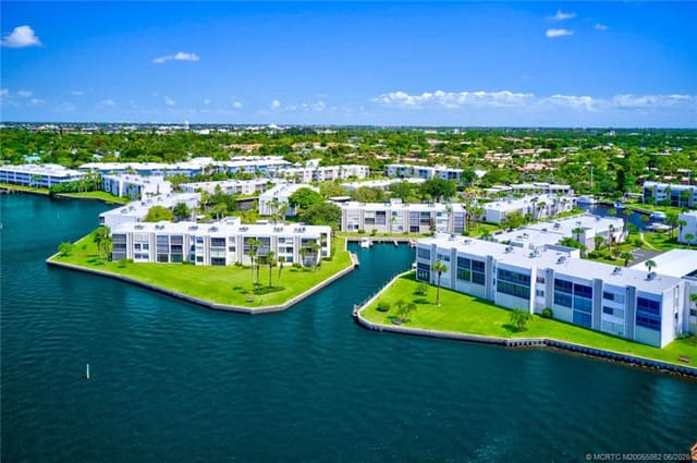 1950 SW Palm City Road 3-105, Stuart, FL 34994