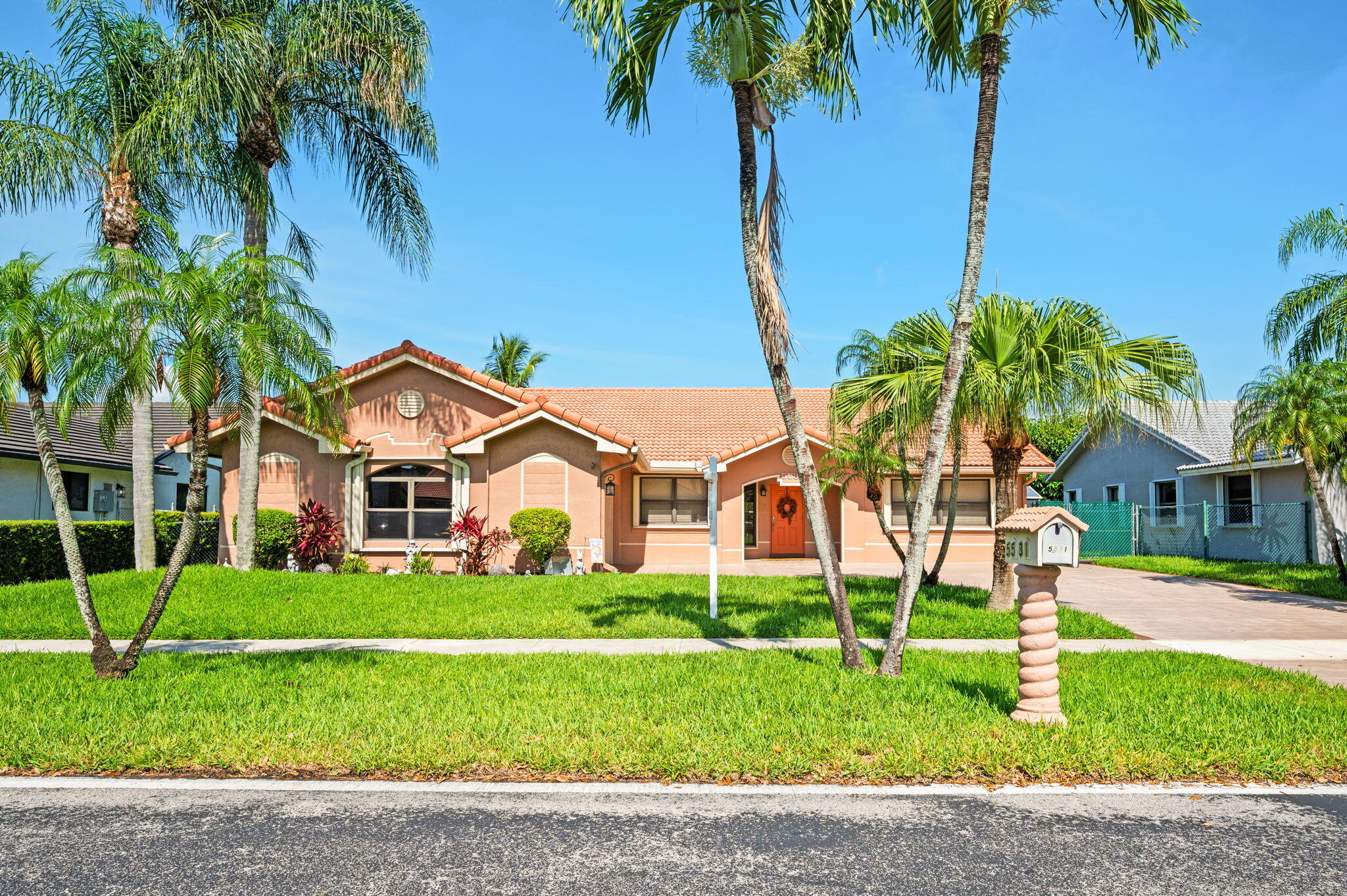 5531 Hawkes Bluff Avenue, Davie, FL 33331, Davie