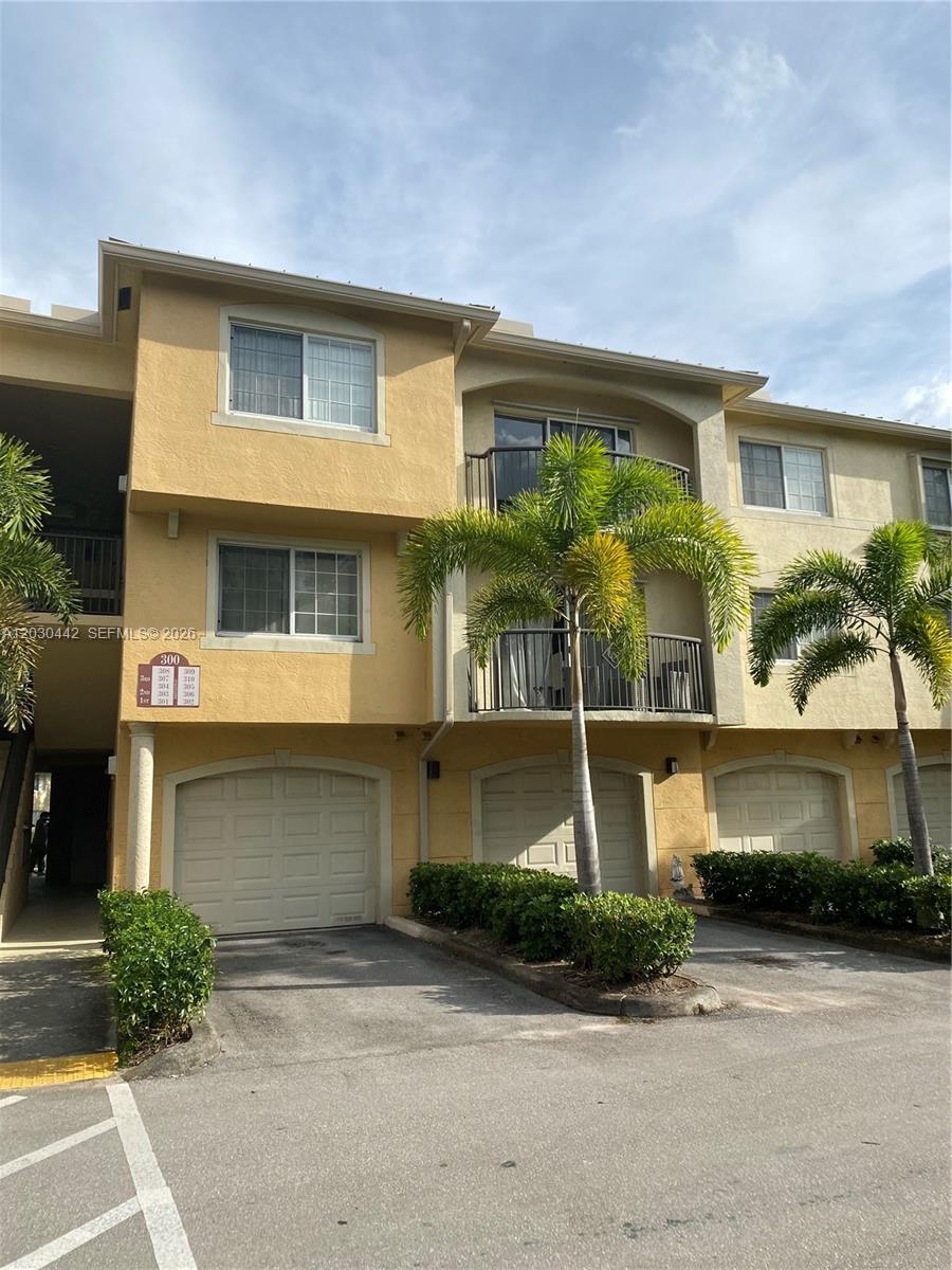 300 N Crestwood Ct N 310 310, Royal Palm Beach, FL 33411, Royal Palm Beach