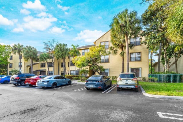 2305 N Congress Avenue 18, Boynton Beach, FL 33426